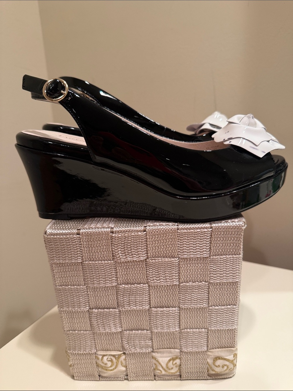 Taryn Rose Black Patent Slingback Wedges with White Floral Applique